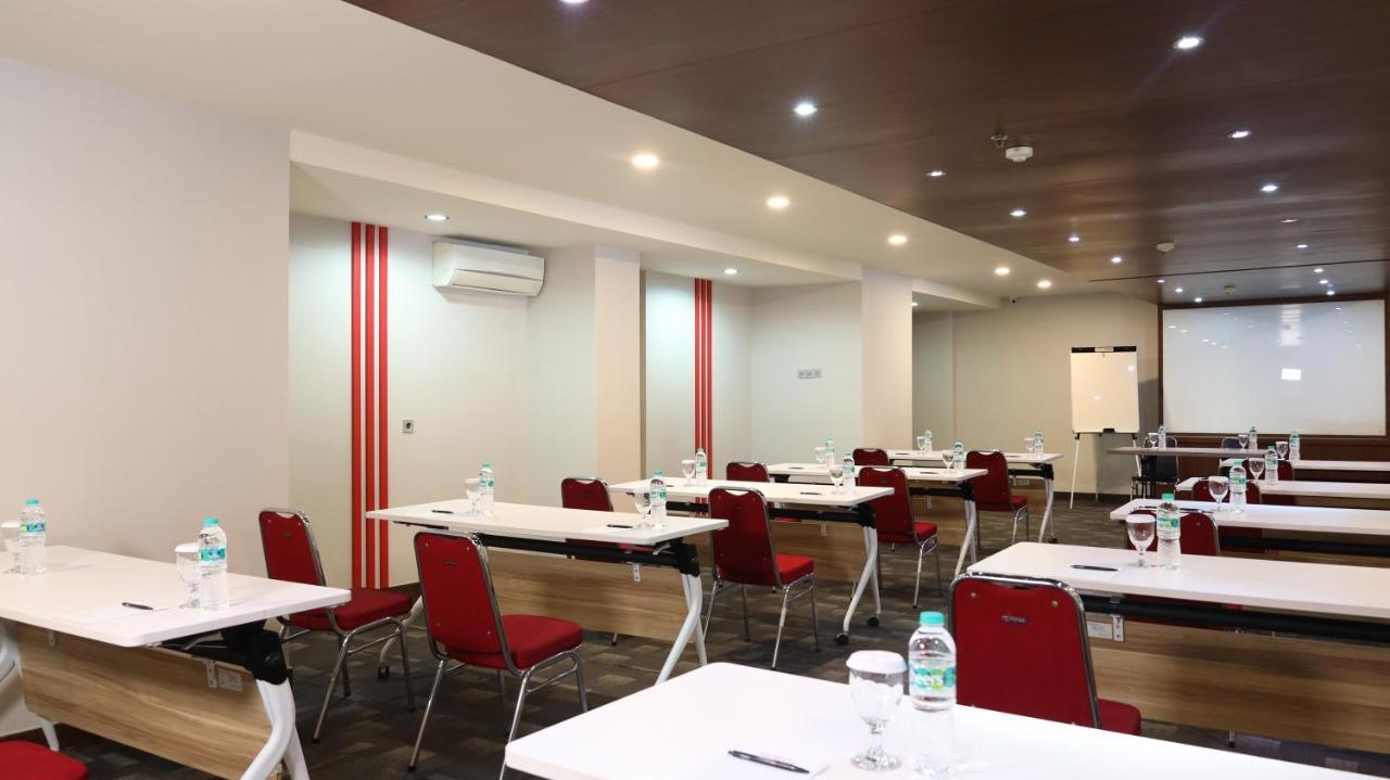 Moritz Hotel Rsab Harapan Kita Giacarta Esterno foto